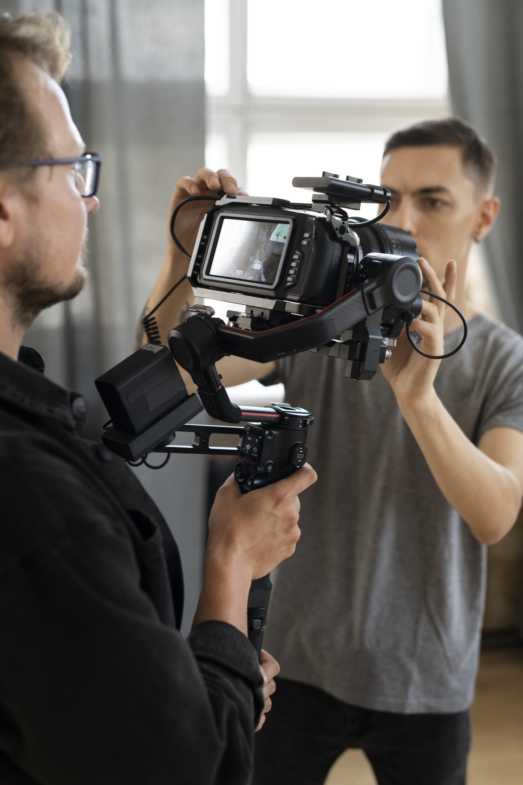 people-working-together-new-movie (1)